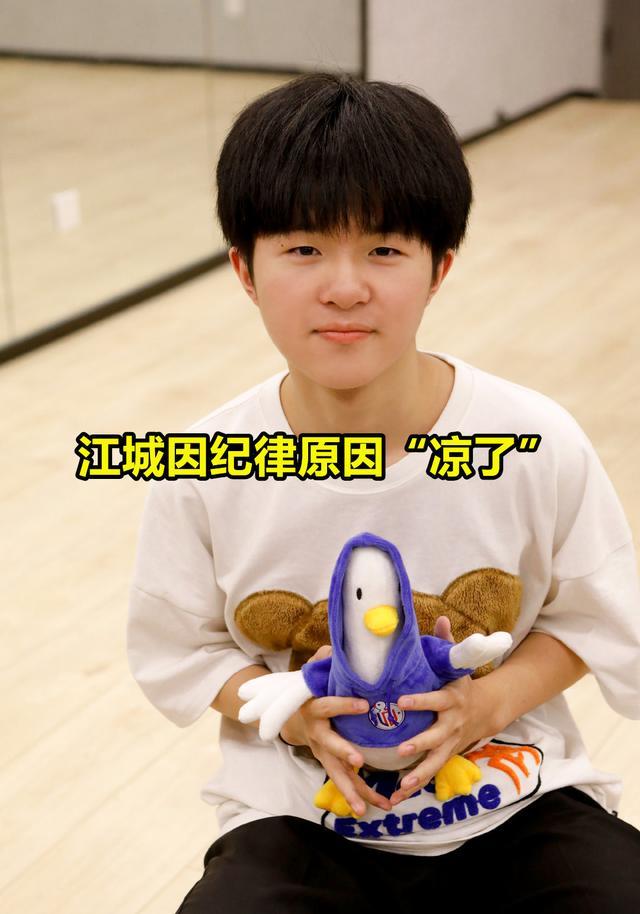 贝博体育-斯诺克小组赛，皖南铁骑队与庐州海豚队鏖战，VAR改判成焦点！赛场纪律更严谨的简单介绍