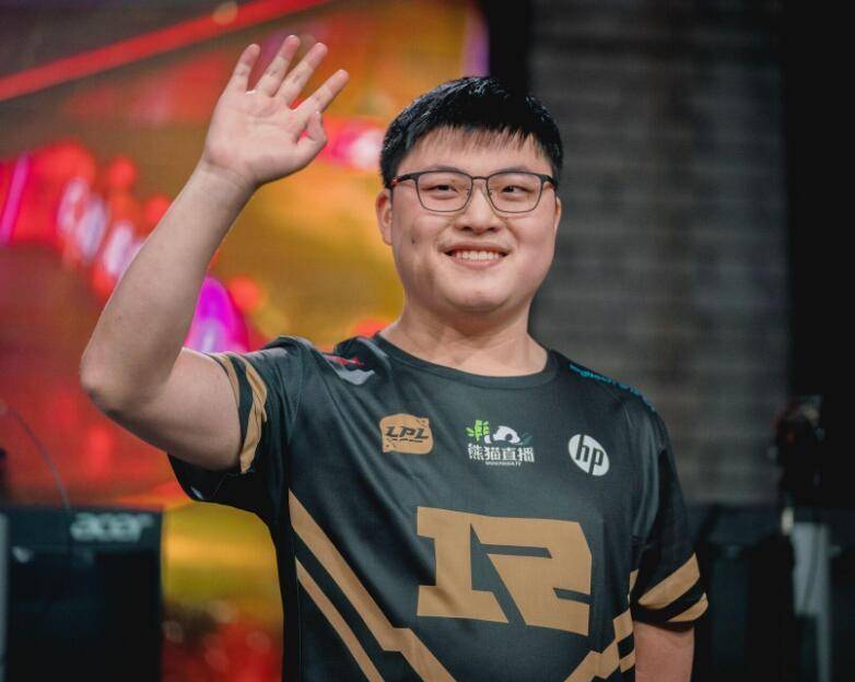 贝博体育-关于Uzi重返赛场,表现优异首场状态出色,雄鹿观众沸腾!比赛高潮迭起的信息