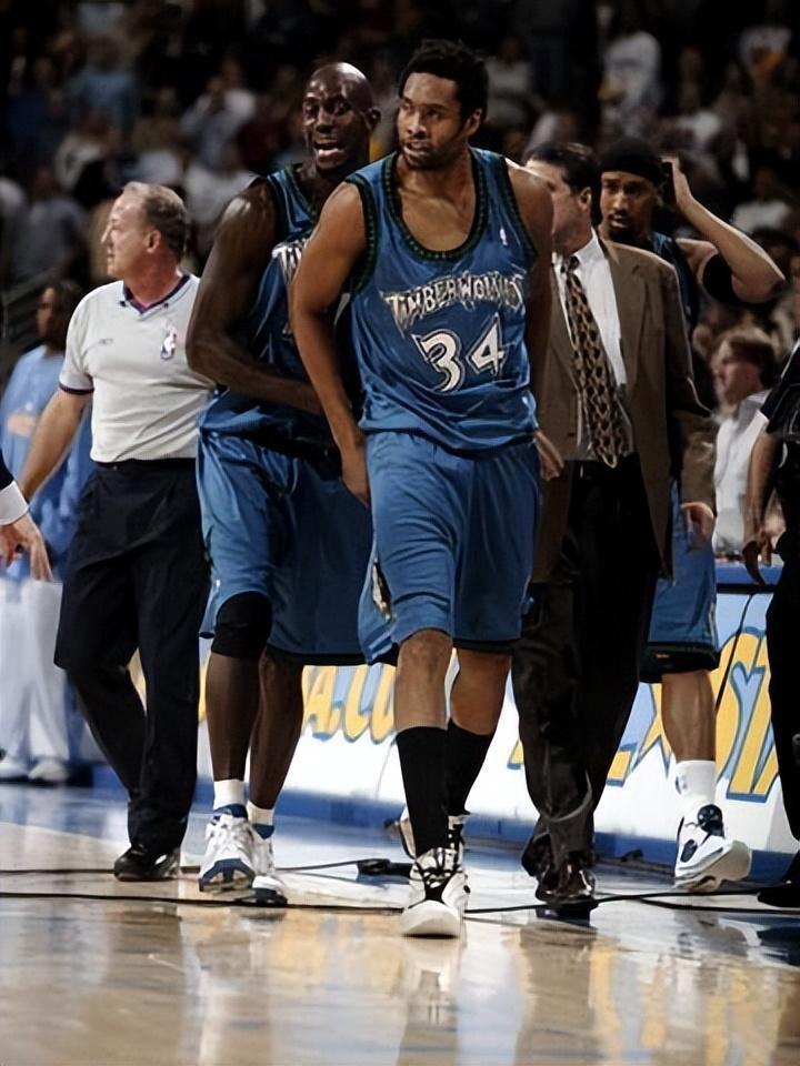 BB体育-里程碑夜明尼苏达森林狼队长鼓劲，欧冠国际比赛日刷纪录，管理层满意，球探报告显示潜力的简单介绍