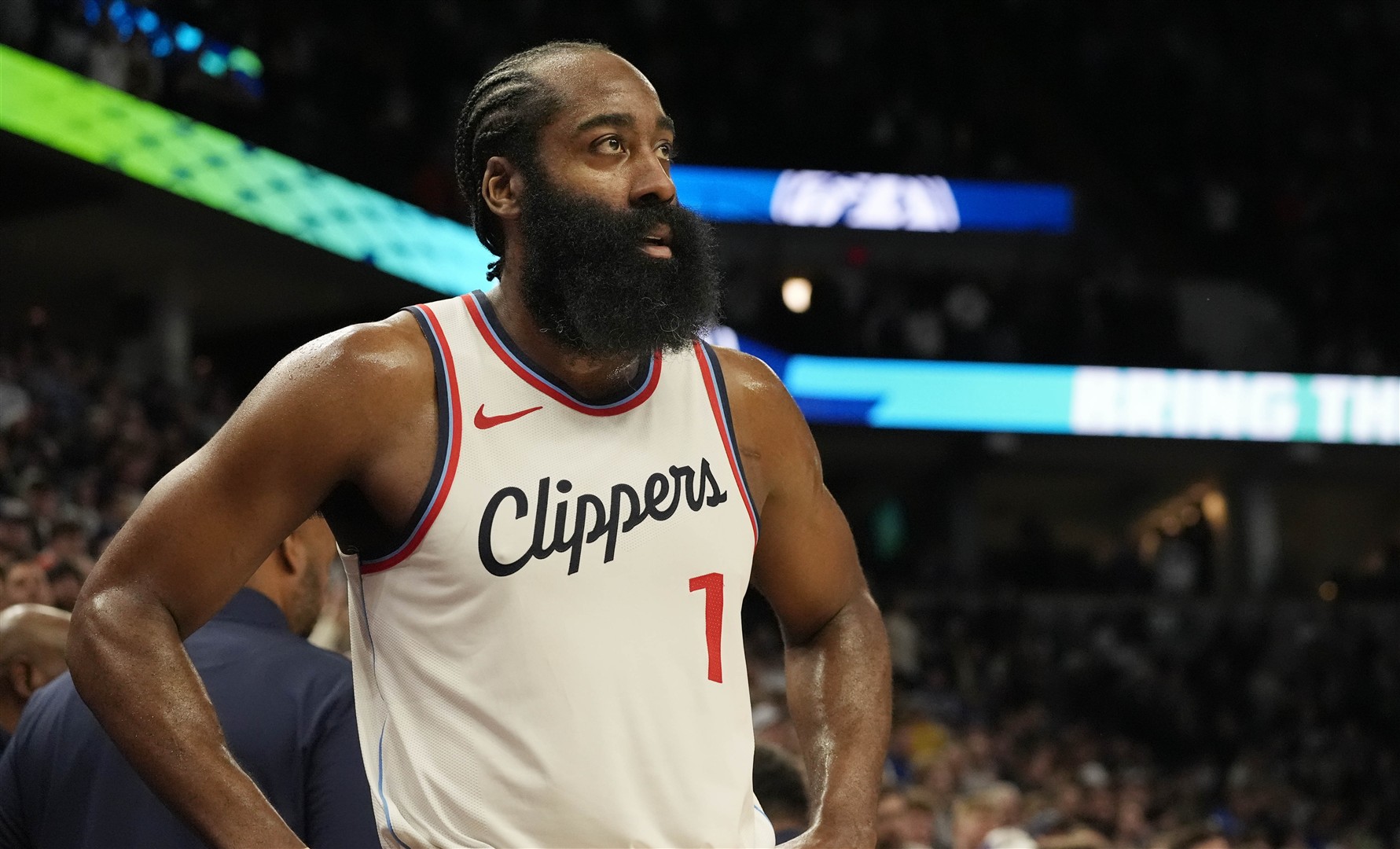 贝博体育-关于哈登回归赛场，突破纪录首场状态亮眼，G2观众沸腾！的信息